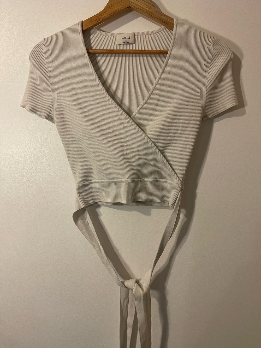 Wilfred Aritzia Cream White Ribbed Knit Short Sleeve Wrap Crop Top M Flaws